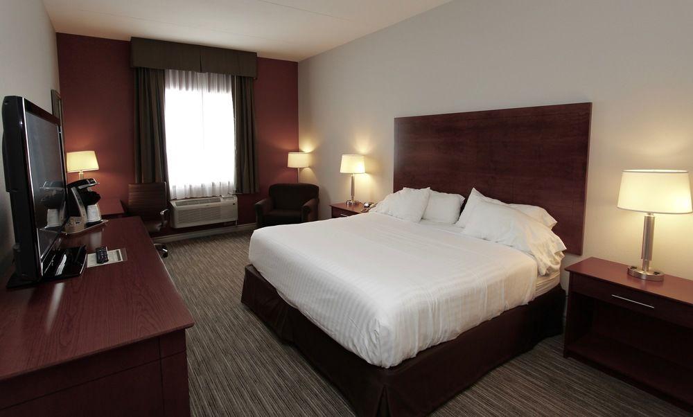 Holiday Inn Express Hotel & Suites 1000 Islands - Gananoque By Ihg Zewnętrze zdjęcie