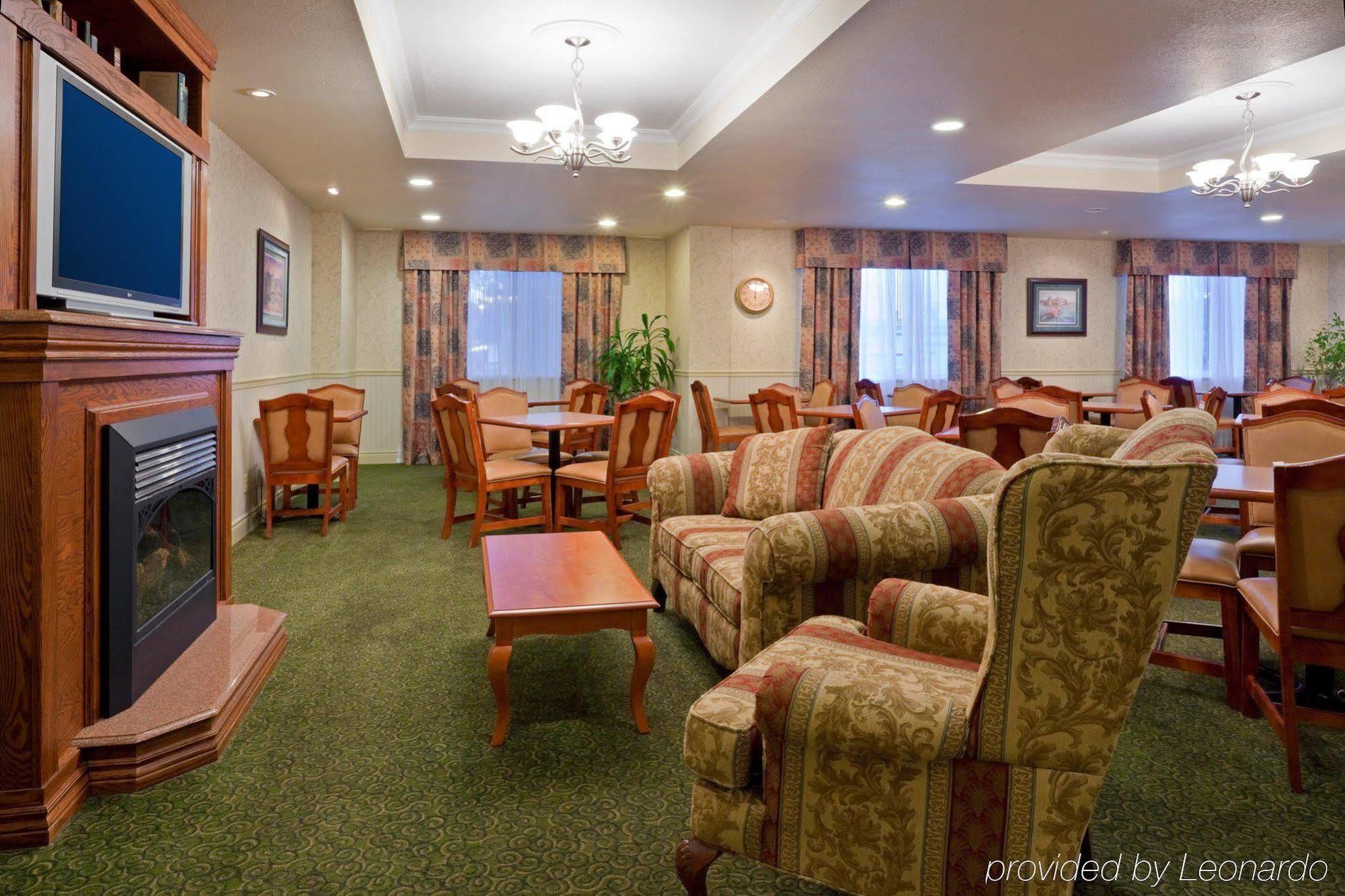 Holiday Inn Express Hotel & Suites 1000 Islands - Gananoque By Ihg Zewnętrze zdjęcie