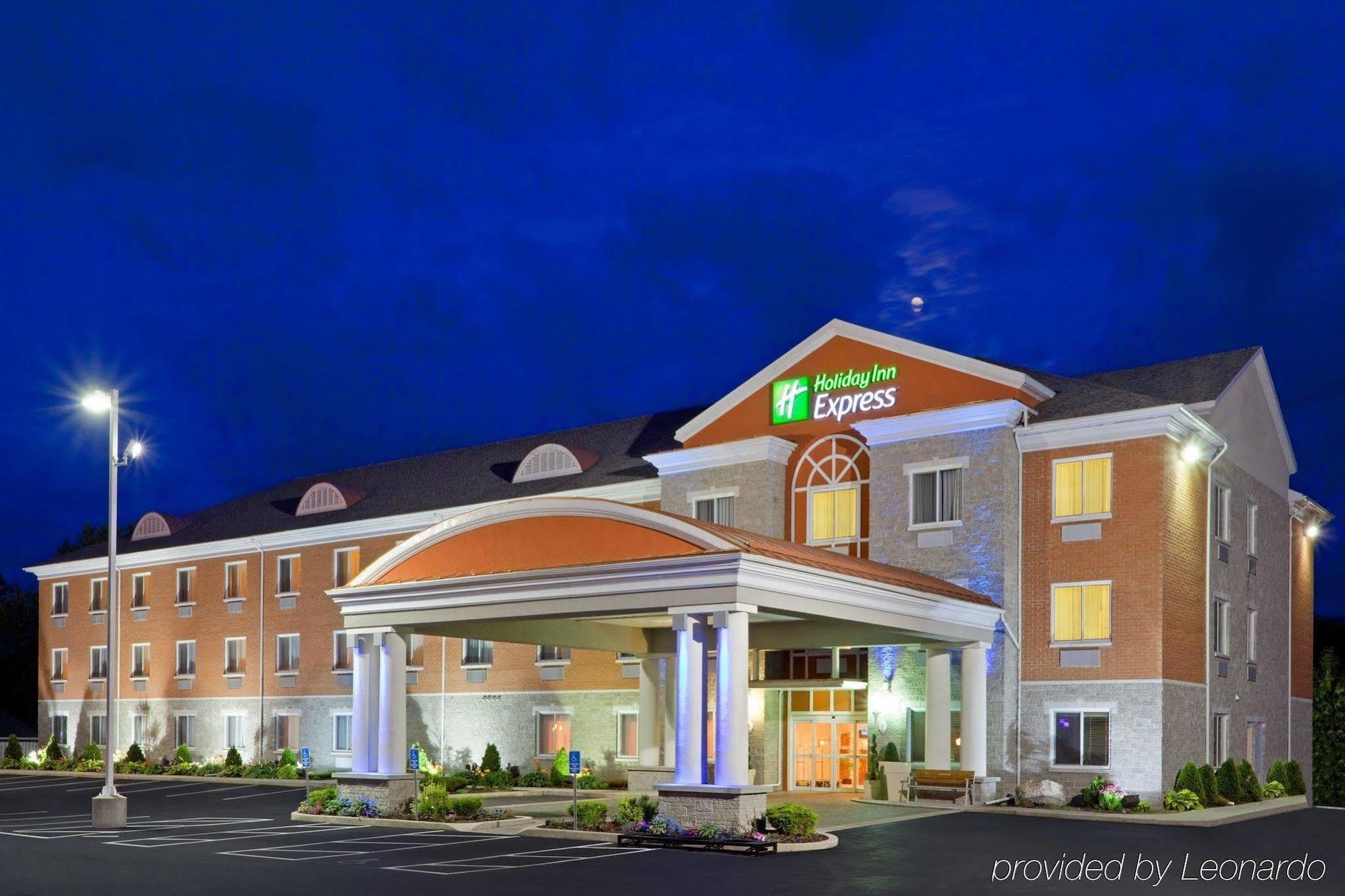 Holiday Inn Express Hotel & Suites 1000 Islands - Gananoque By Ihg Zewnętrze zdjęcie