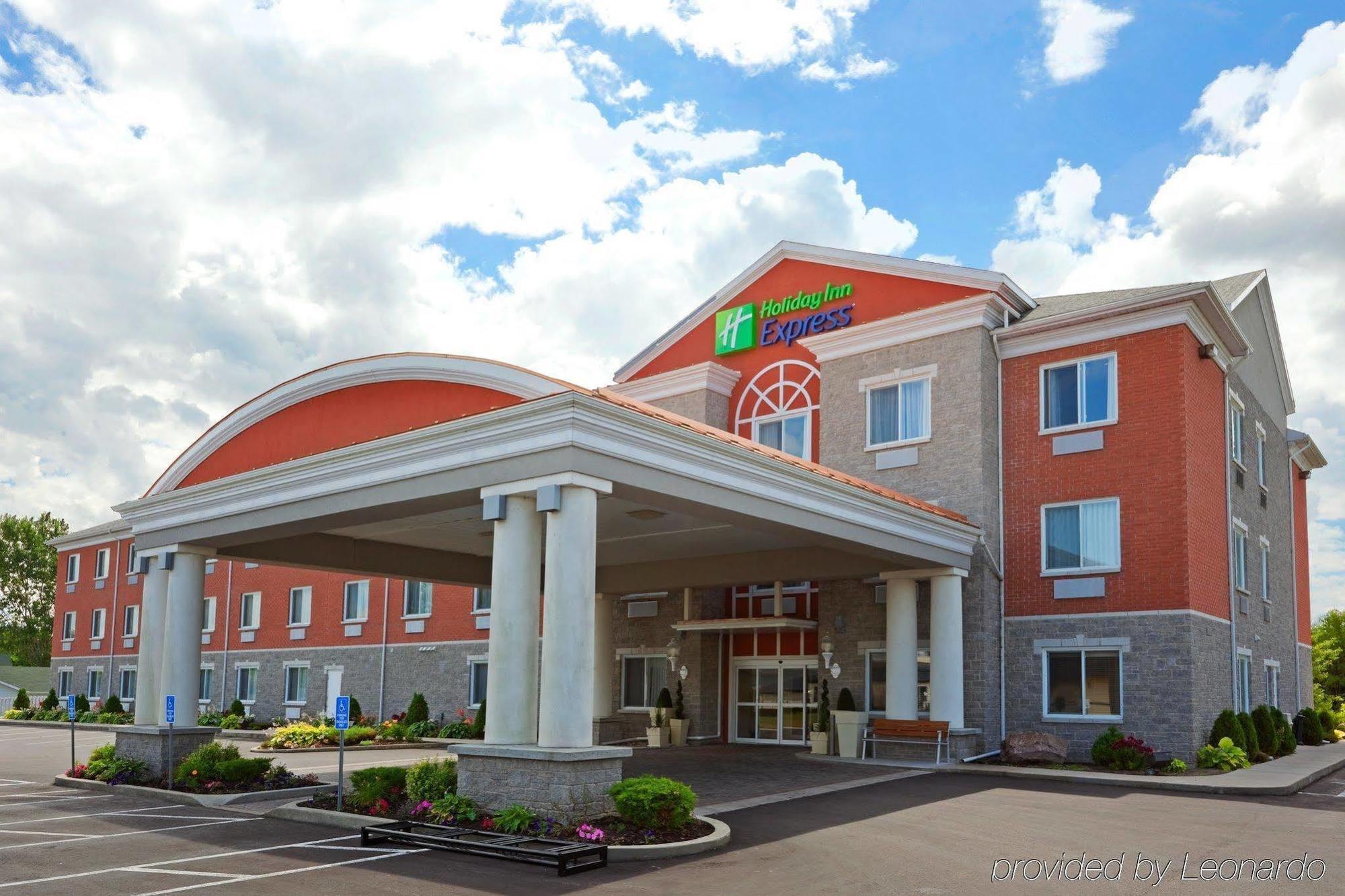Holiday Inn Express Hotel & Suites 1000 Islands - Gananoque By Ihg Zewnętrze zdjęcie